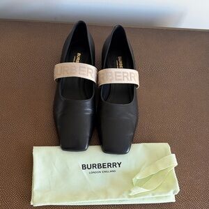 Burberry Black Leather Flats with Beige Strap